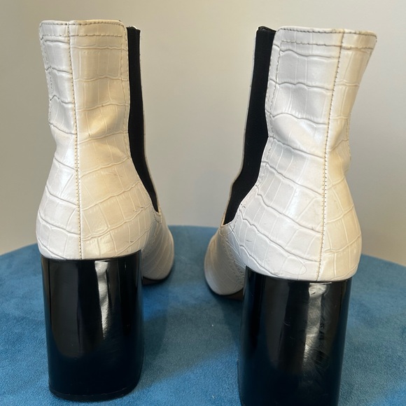 Steven New York White Croc Booties Size 9 - Picture 3 of 6